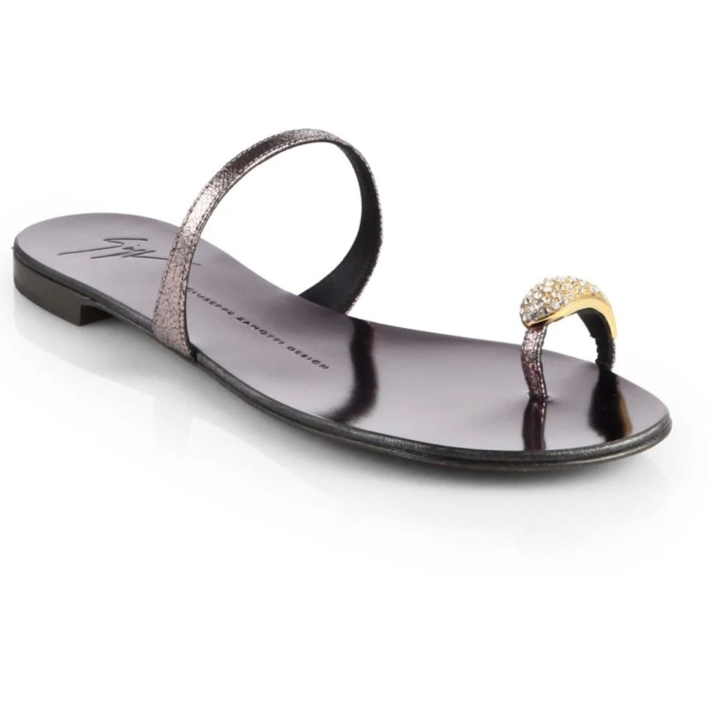 Brand new Giuseppe ZANOTTI toe ring luxury sandals in metallic color.